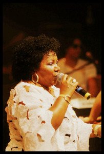 A cantora Neide Vital trará para Lençóis toda a energia da música afro-brasileira.  
