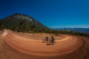 Prêmio na primeira subida longa. Foto: Fabio Piva / Brasil Ride.