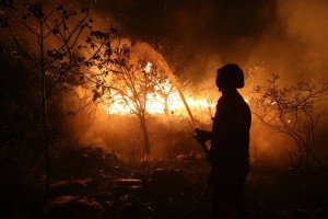 Atuação do Corpo de Bombeiros na região do Rio Mucugezinho, em Lençóis. Foto: Dimitri Argolo Cerqueira